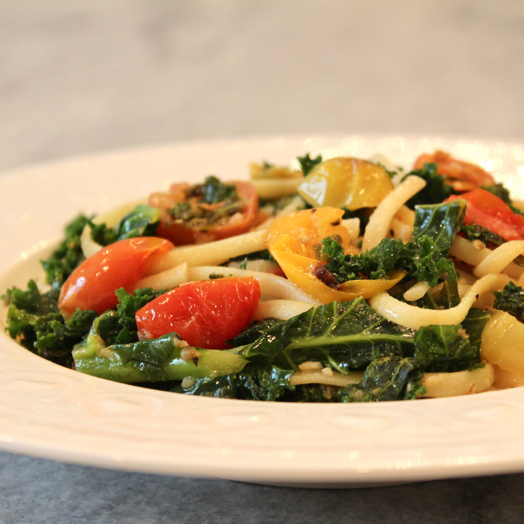 Linguine Aglio e Olio with Kale & Heirloom Tomatoes Catering Tray